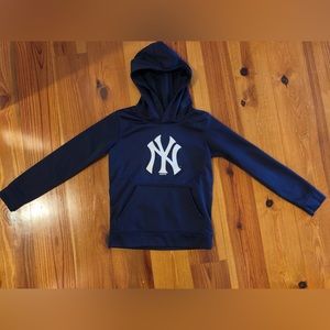 Yankees MLB sweatshirt youth size small (8), excellent condition